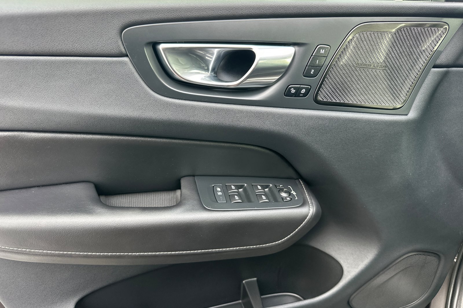 Certified 2023 Volvo XC60 B5 Ultimate AWD/4WD image 11