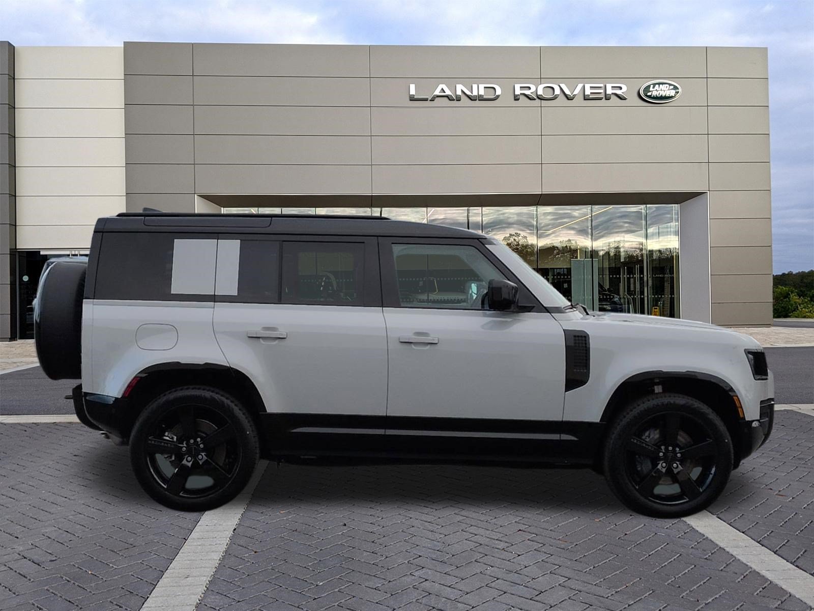 New 2026 Land Rover Defender 110 X-Dynamic SE AWD/4WD image 4