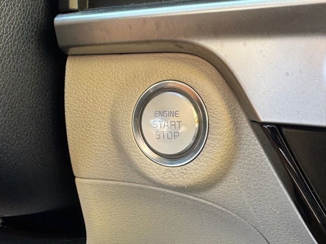 Used 2023 Kia Telluride EX w/ EX Captain's Chair Package image 23