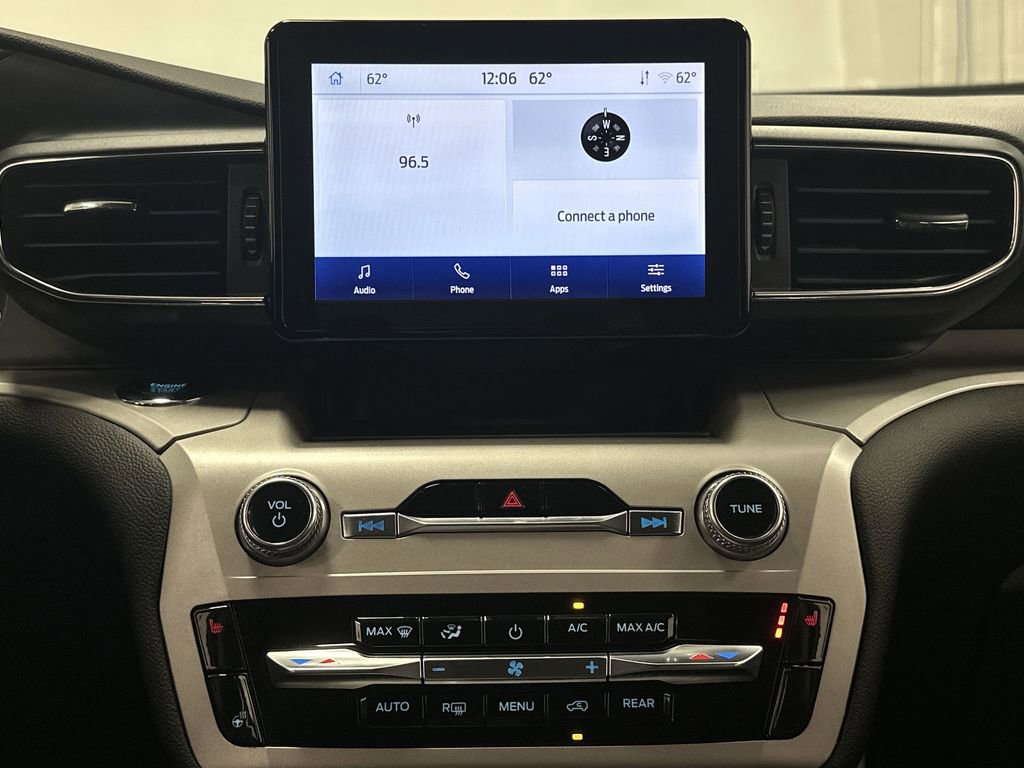 Used 2023 Ford Explorer XLT w/ Equipment Group 202A image 8