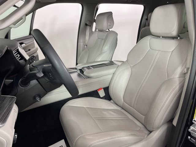 Used 2024 Jeep Wagoneer L Series II w/ Flexible Seating Group image 19