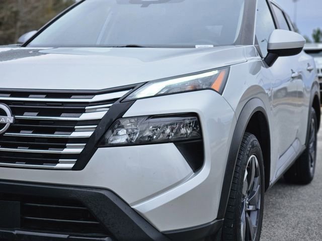 Certified 2024 Nissan Rogue SV FWD image 9