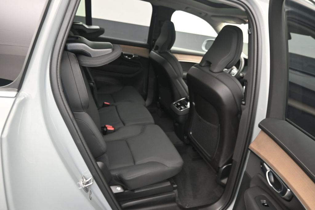 Used 2026 Volvo XC90 B6 Plus w/ Protection Package Premier AWD/4WD image 11