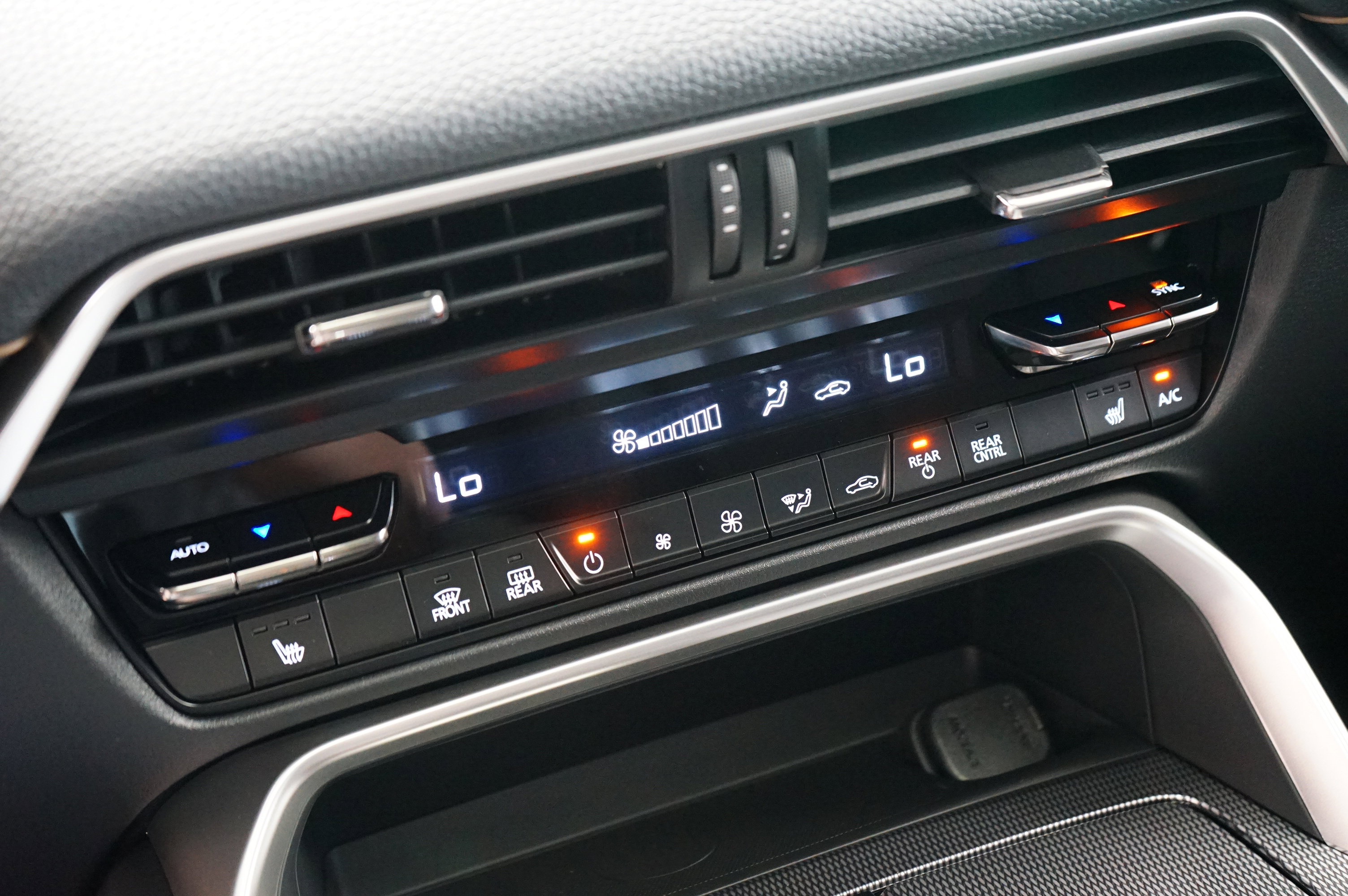 New 2025 MAZDA CX-70 Plug-In Hybrid w/ Premium Pkg image 17