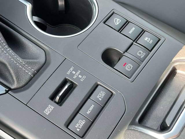 Used 2024 Toyota Highlander XLE AWD/4WD image 14