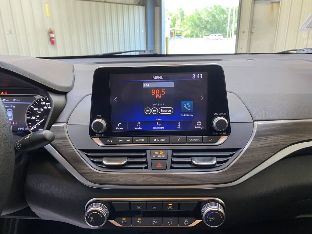Used 2025 Nissan Altima 2.5 SV FWD image 34