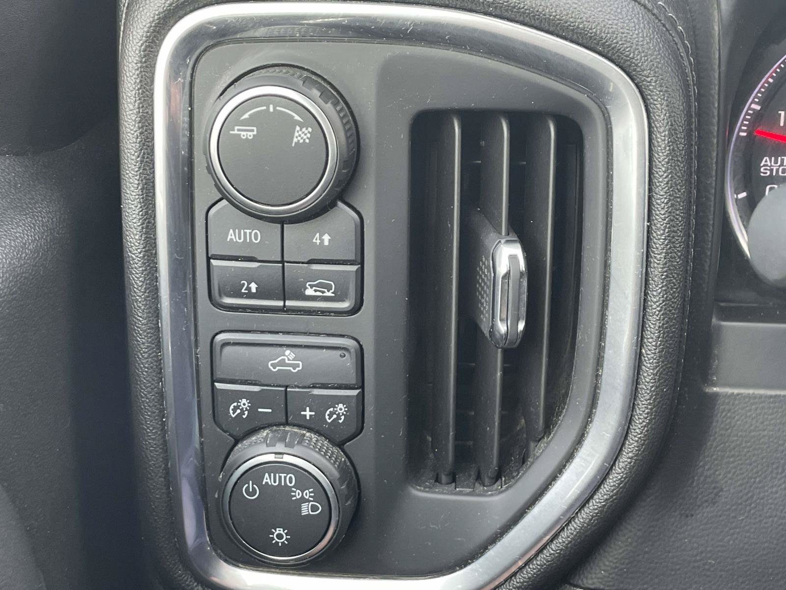 Certified 2019 Chevrolet Silverado 1500 LT w/ All-Star Edition AWD/4WD image 28