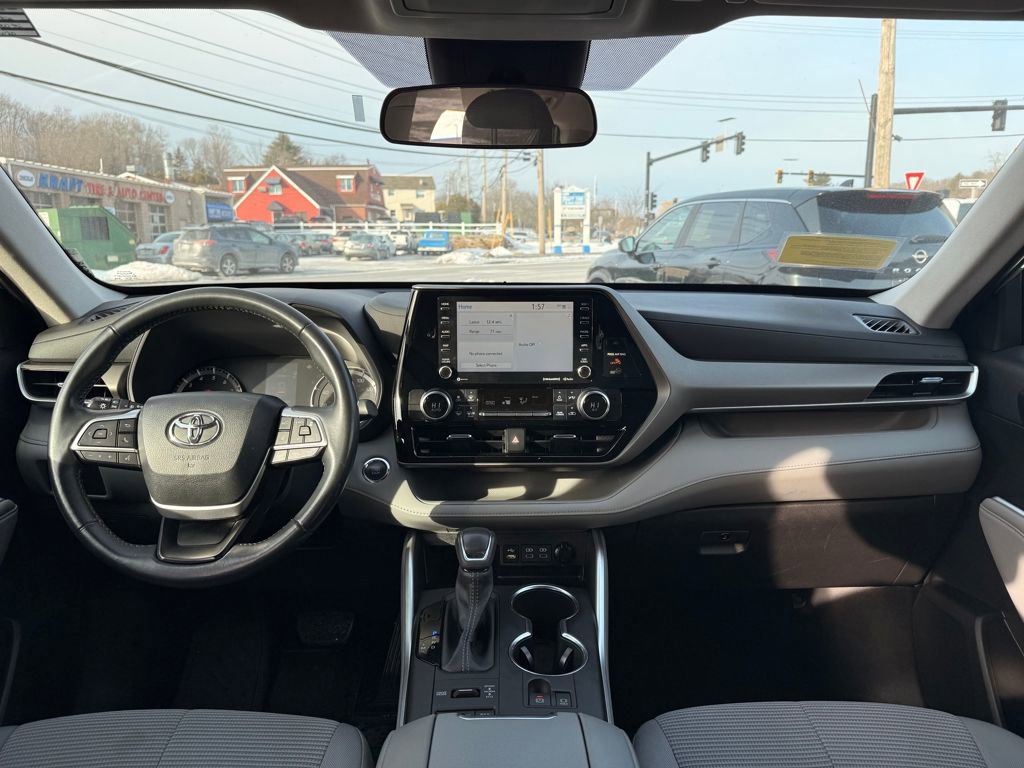 Used 2022 Toyota Highlander LE image 18