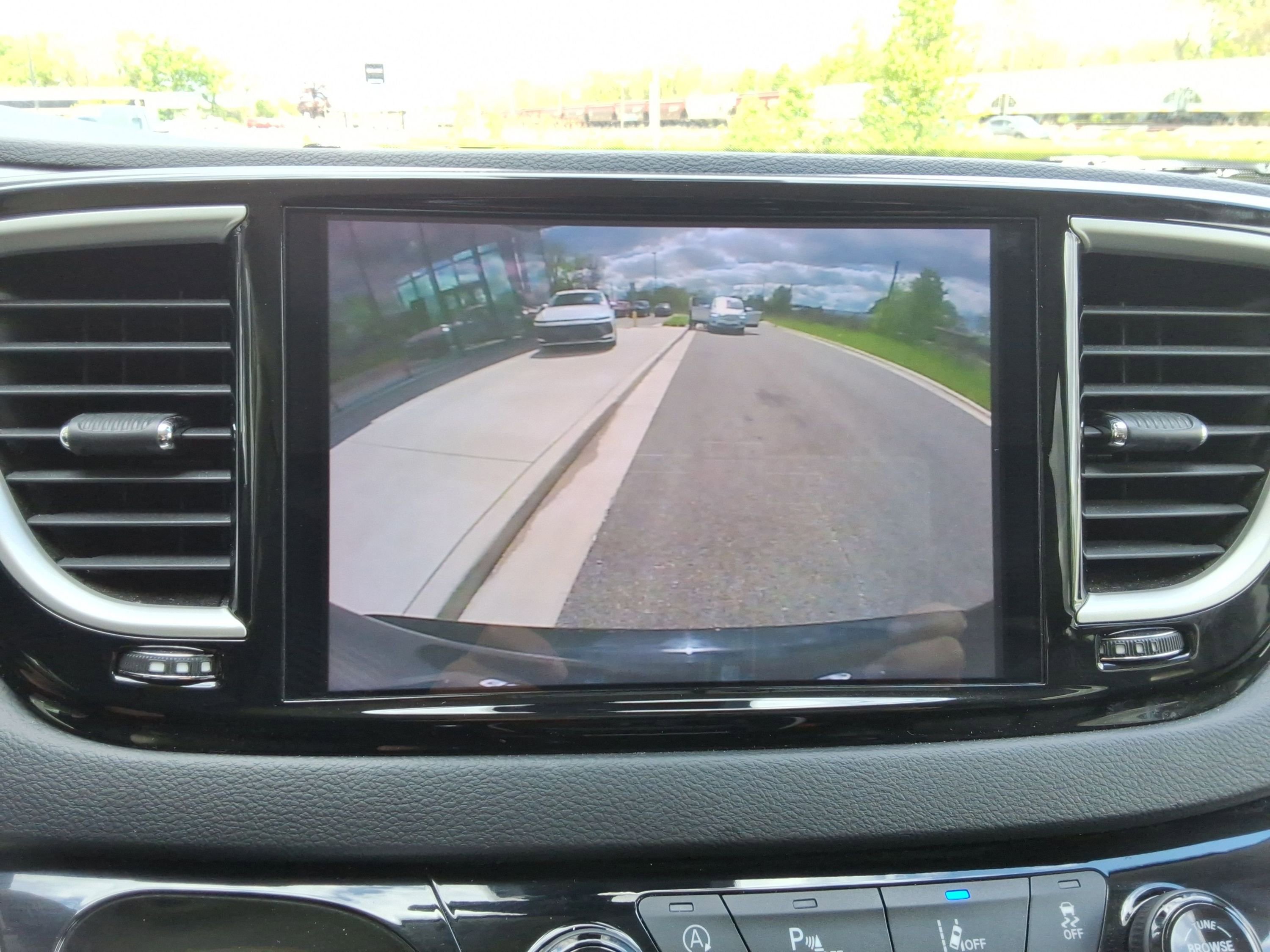 Used 2023 Chrysler Pacifica Touring-L FWD image 16