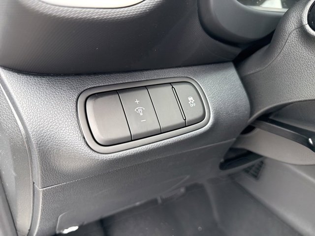 Used 2025 Hyundai Venue Limited image 21