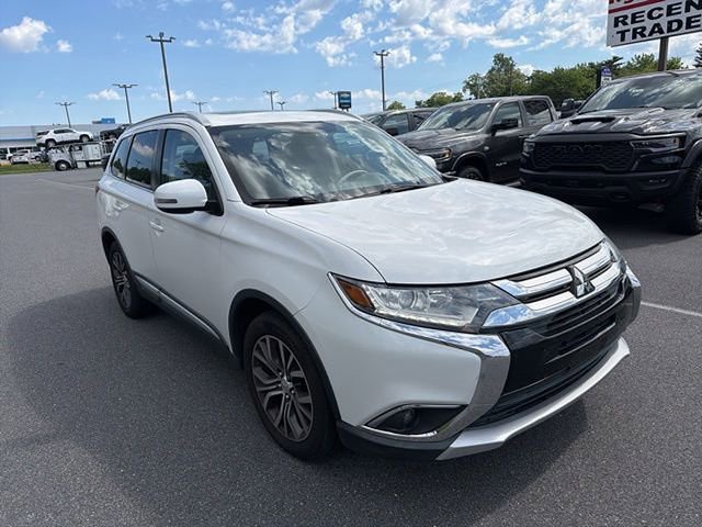 Used 2017 Mitsubishi Outlander SE AWD/4WD image 9
