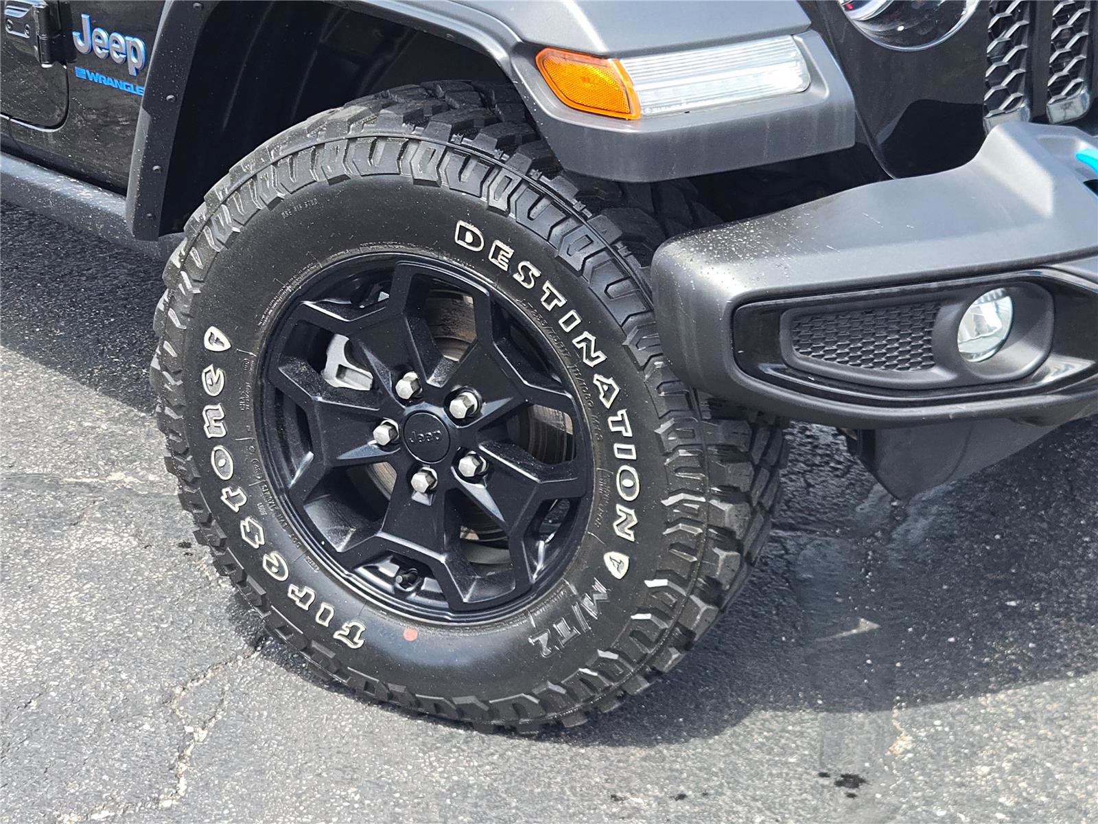 Used 2023 Jeep Wrangler Unlimited w/ Cold Weather Group AWD/4WD image 3