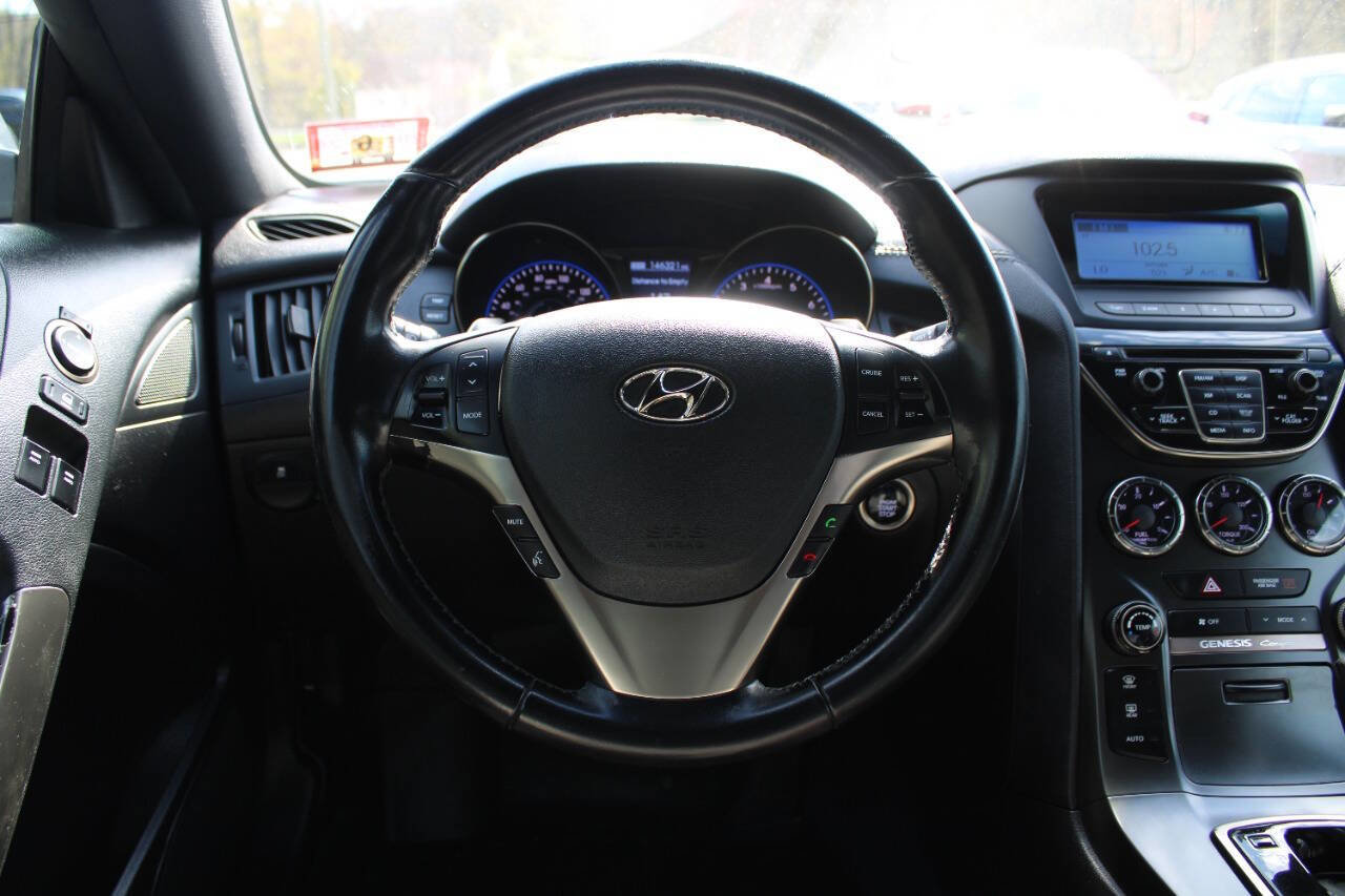 Used 2015 Hyundai Genesis 3.8 RWD image 32