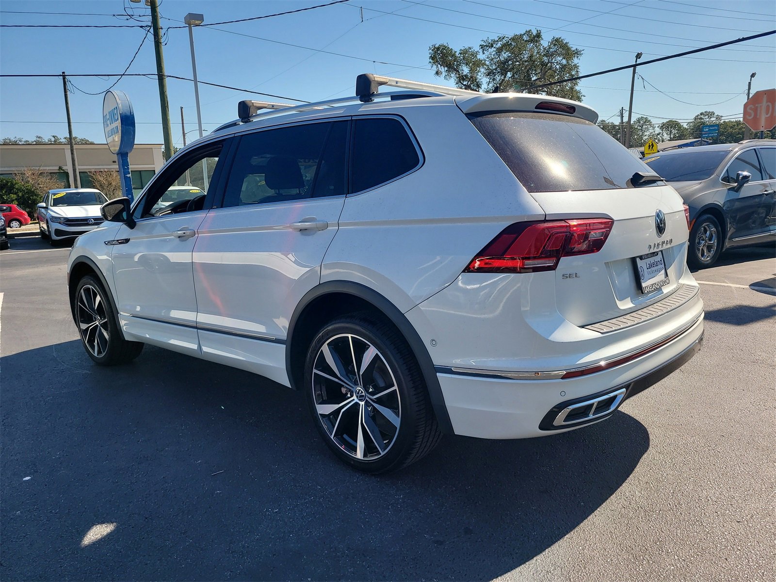 Used 2022 Volkswagen Tiguan SEL R-Line image 8