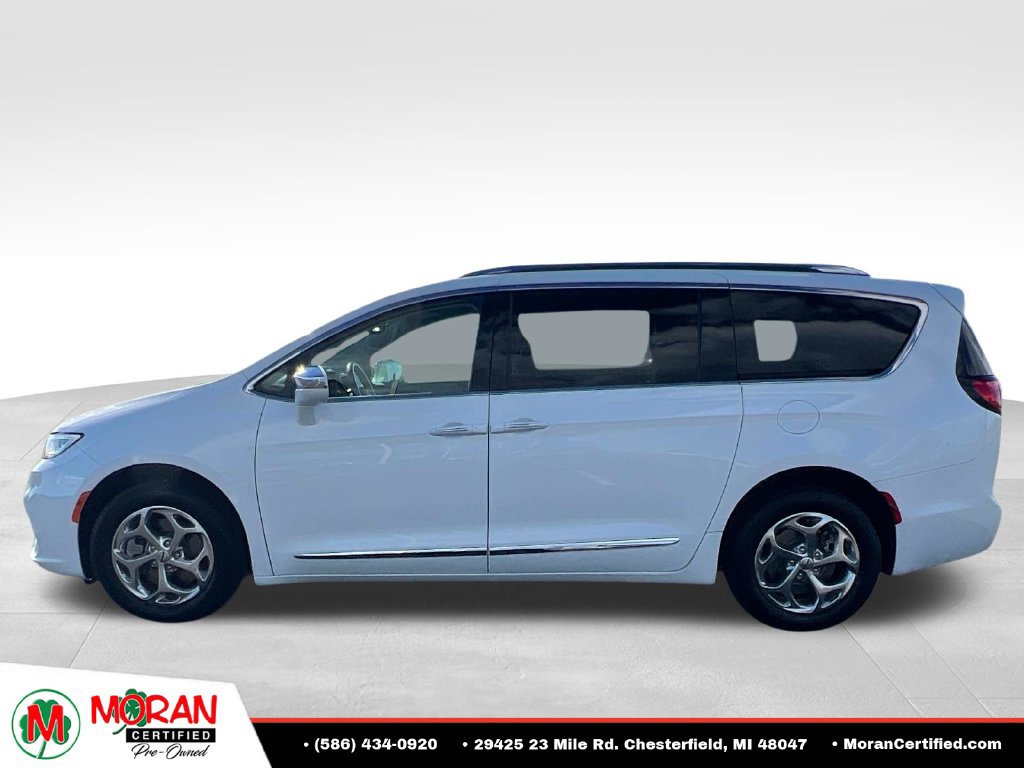 Used 2021 Chrysler Pacifica Limited AWD/4WD image 2