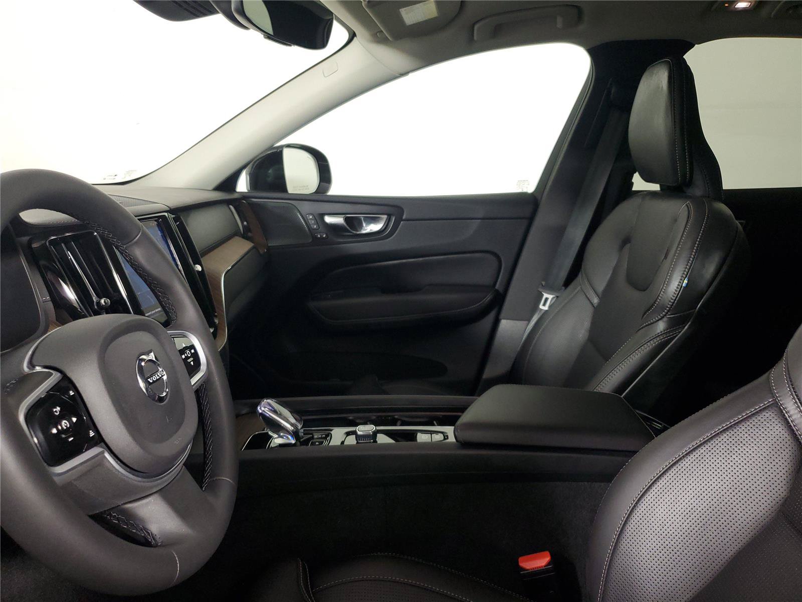 Certified 2023 Volvo XC60 B5 Ultimate w/ Climate Package FWD image 21