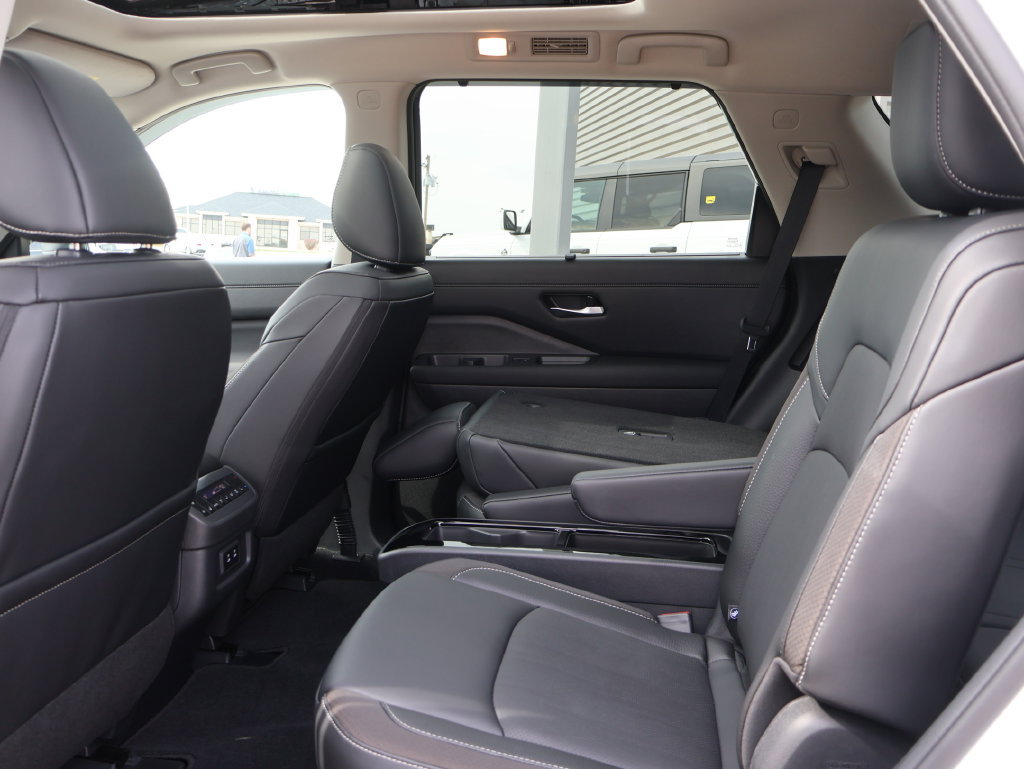 Used 2026 Nissan Pathfinder SL w/ SL Premium Package AWD/4WD image 19