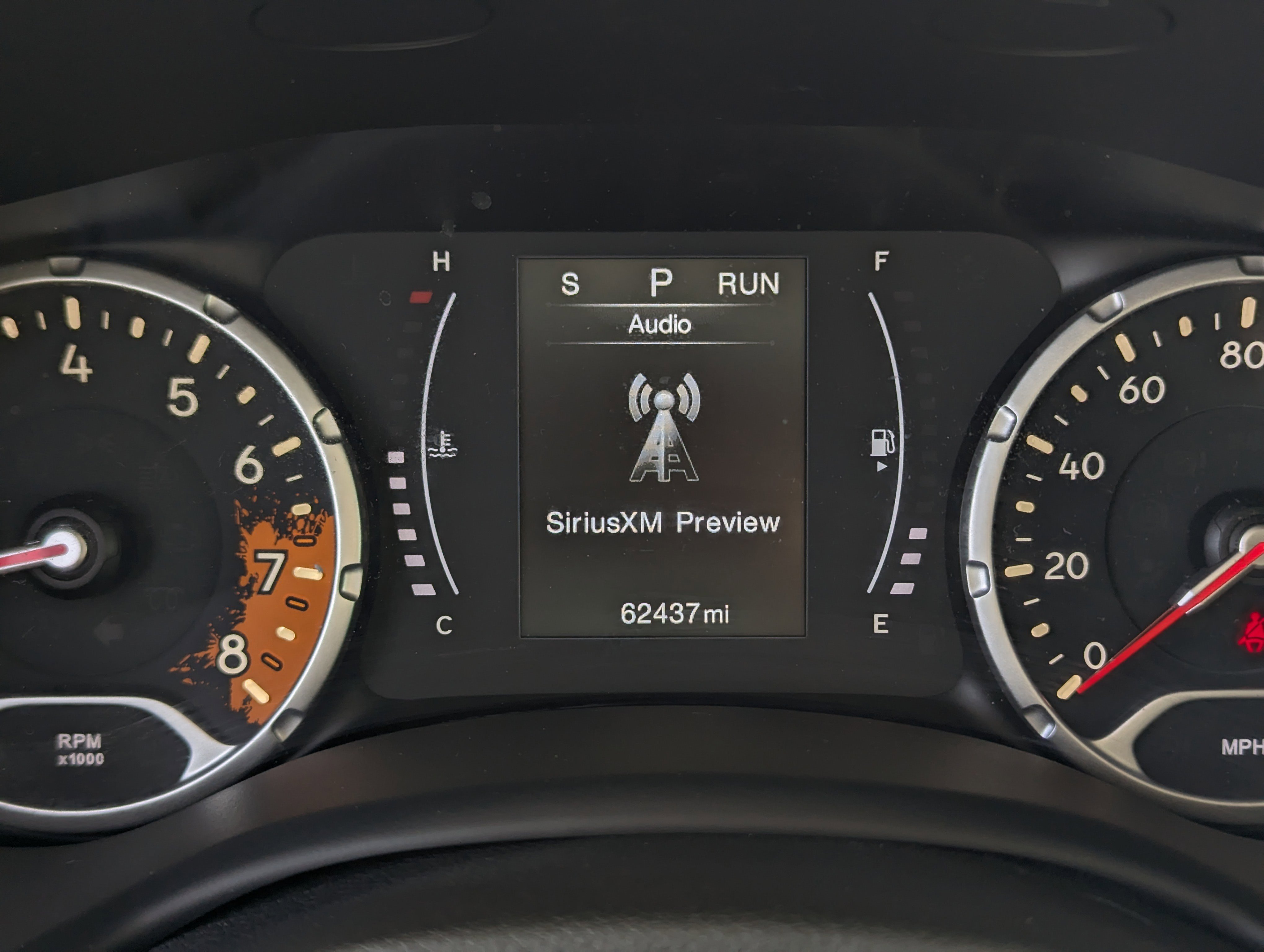 Used 2018 Jeep Renegade Latitude FWD image 13