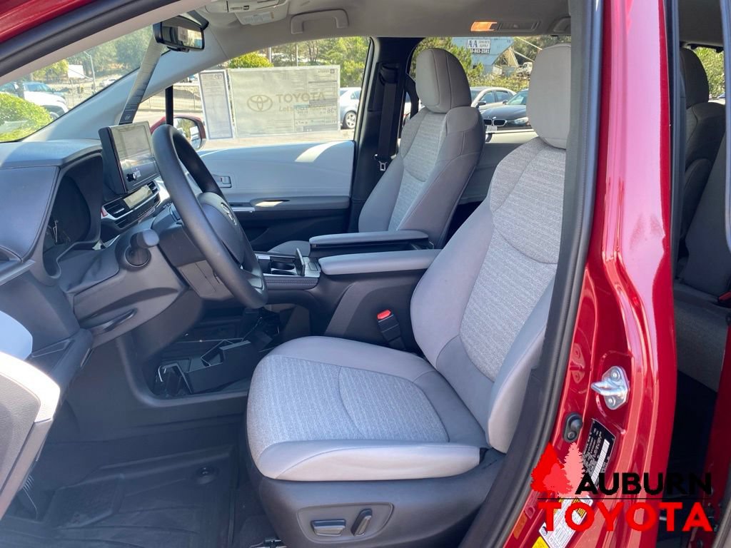 New 2026 Toyota Sienna LE FWD image 35