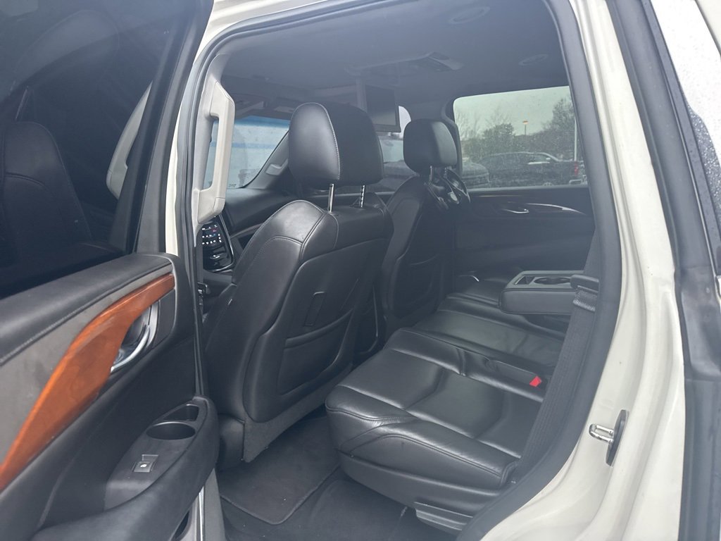 Used 2018 Cadillac Escalade Luxury image 8