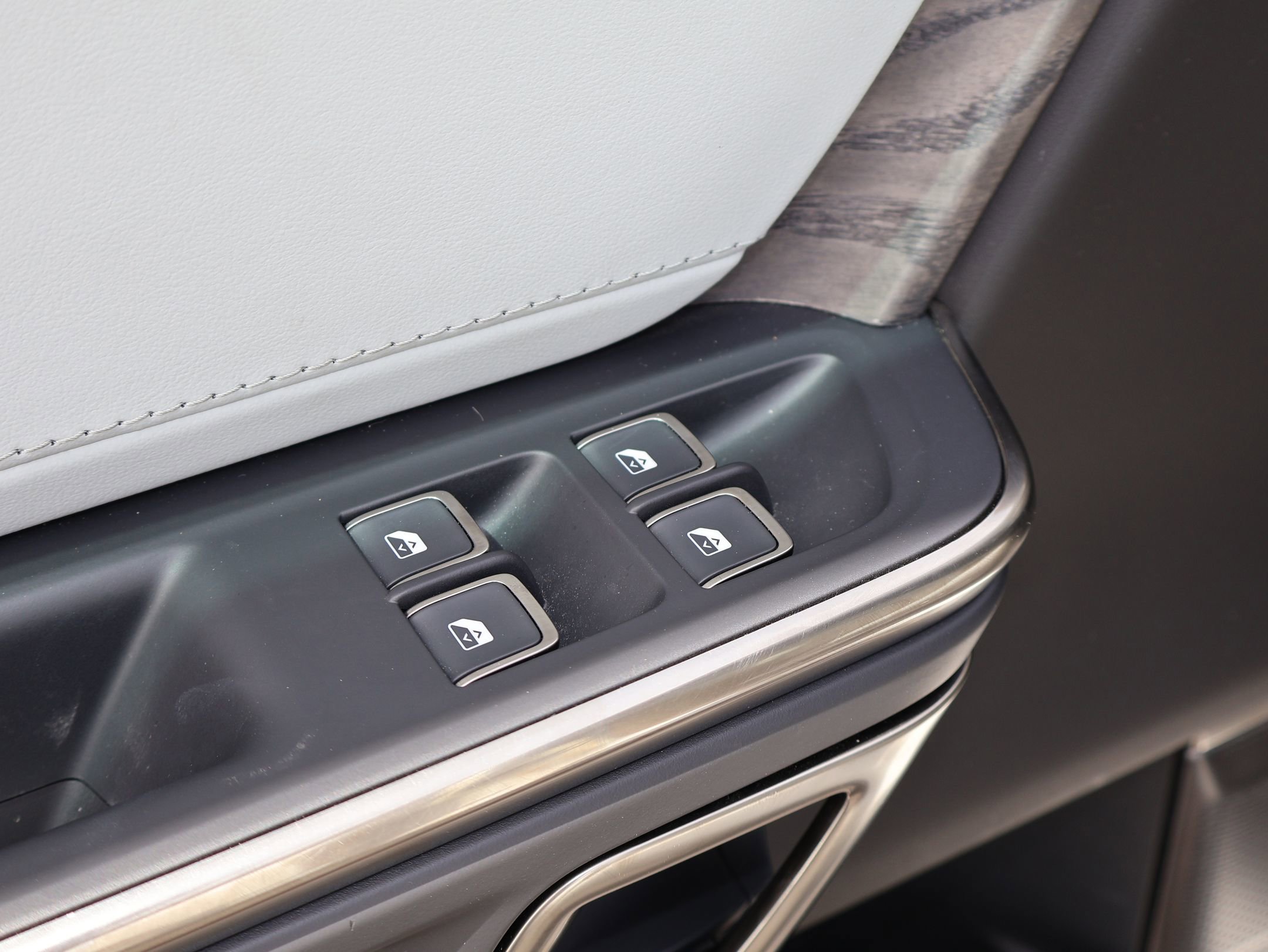 Used 2023 Rivian R1S Launch Edition AWD/4WD image 11