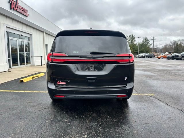 Used 2021 Chrysler Pacifica Touring w/ S Appearance Package image 8