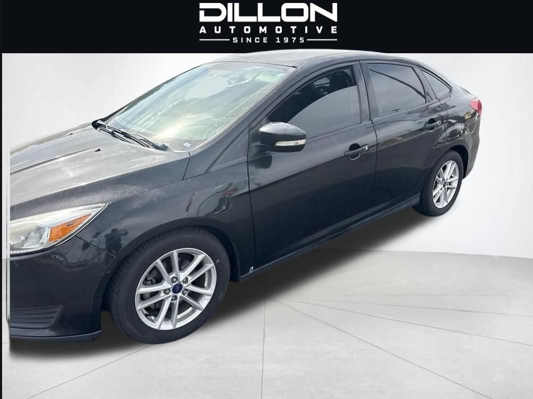 Used 2015 Ford Focus SE FWD image 1