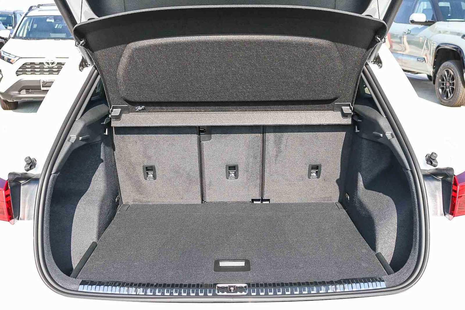 Used 2025 Audi Q3 2.0T Premium w/ Convenience Plus Package AWD/4WD image 44