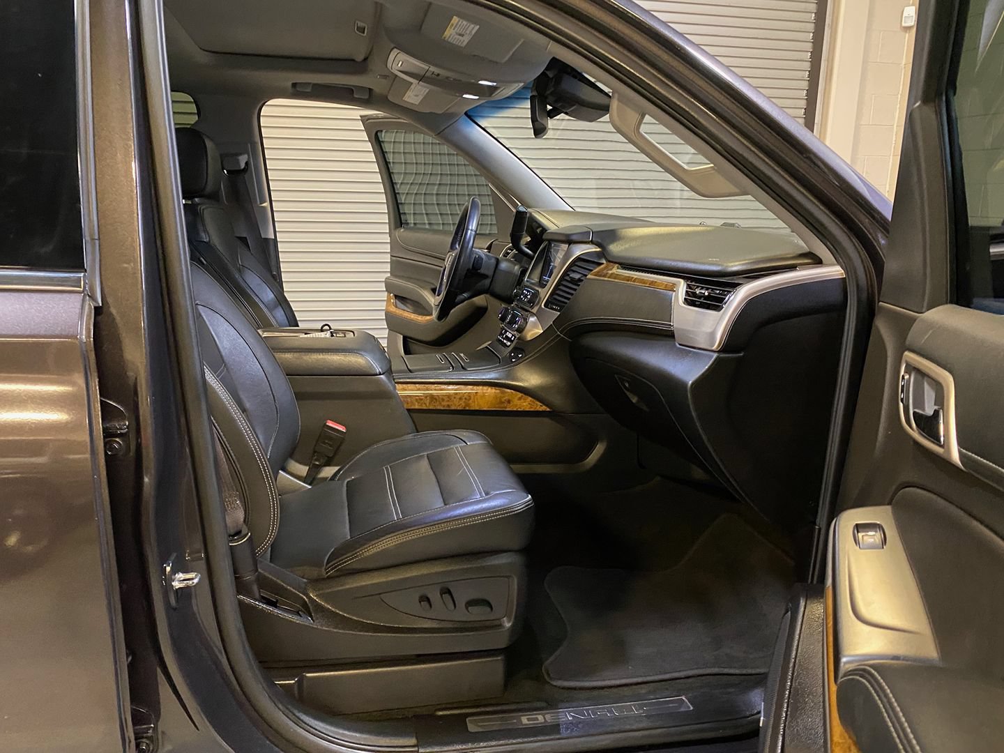 Used 2017 GMC Yukon XL Denali w/ Open Road Package RWD image 32
