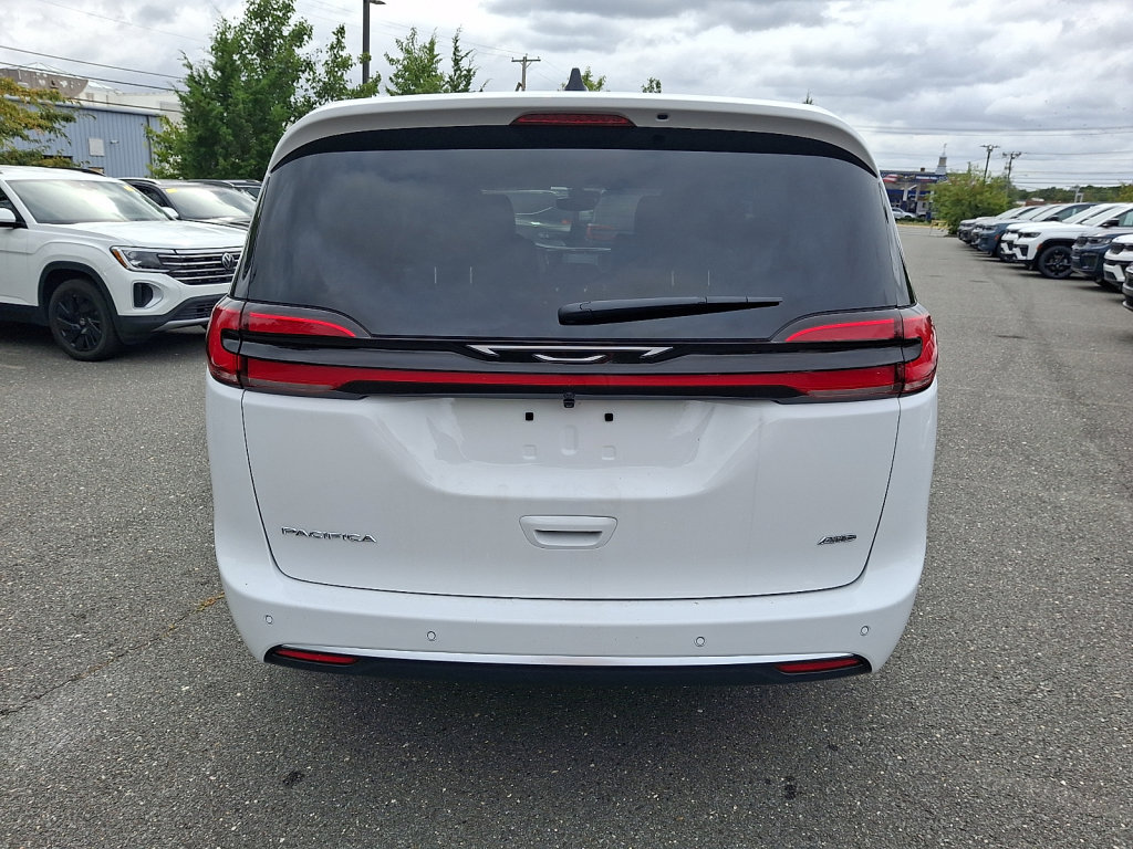 New 2027 Chrysler Pacifica Select AWD/4WD image 6