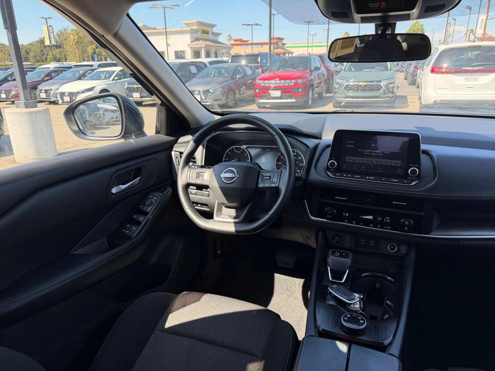 Used 2025 Nissan Rogue SV AWD/4WD image 36