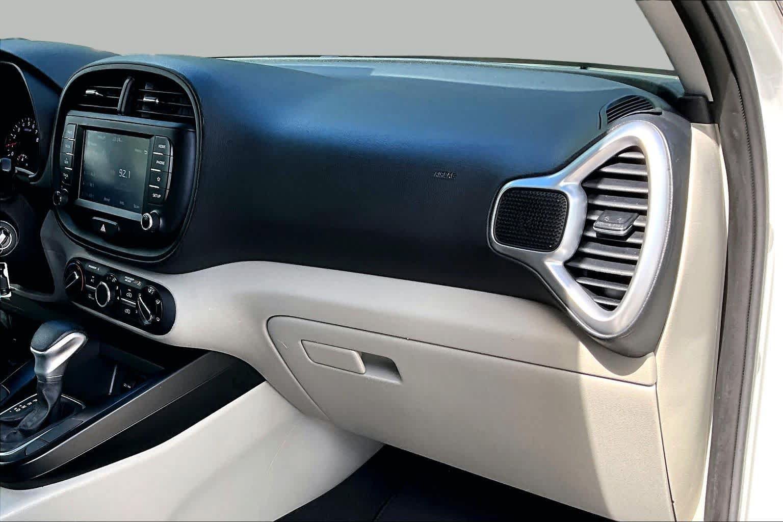 Used 2020 Kia Soul LX FWD image 18