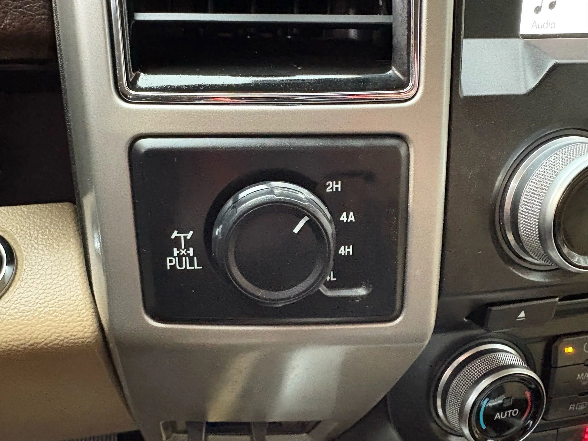 Used 2018 Ford F150 Lariat w/ Equipment Group 502A Luxury image 41