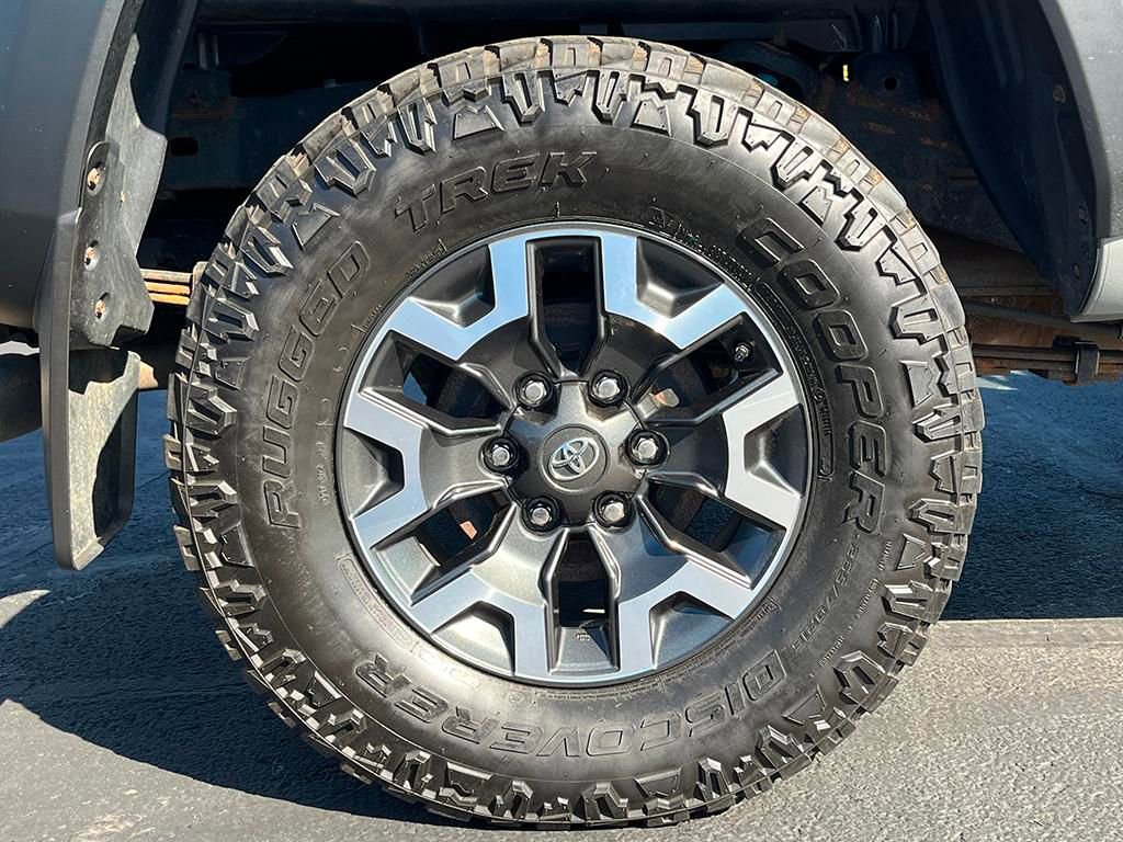 Used 2020 Toyota Tacoma TRD Off-Road image 36