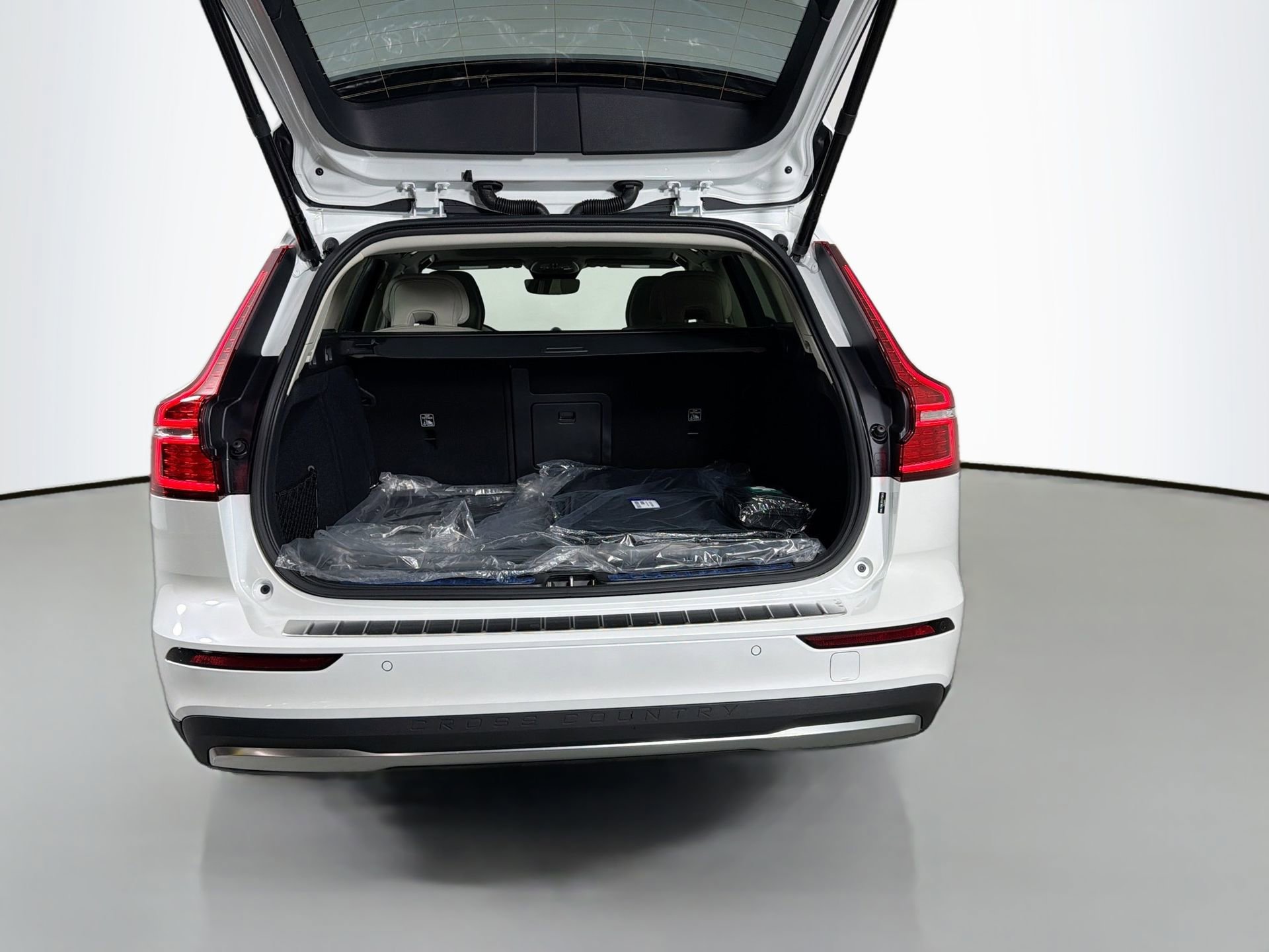 New 2026 Volvo V60 B5 Cross Country Ultra w/ Protection Package Premier AWD/4WD image 27