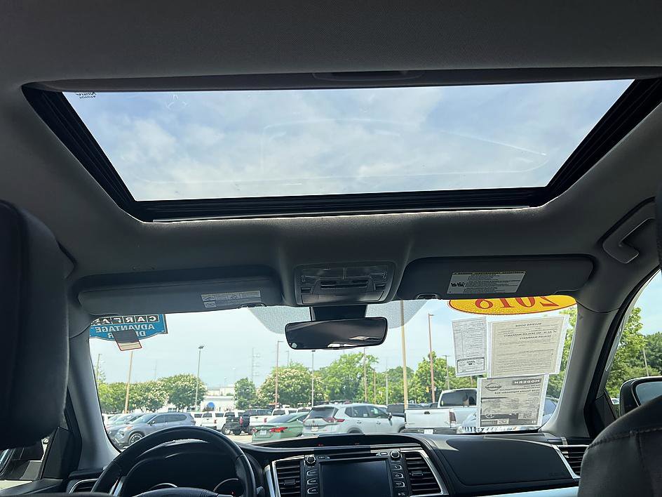 Used 2018 Toyota Highlander XLE FWD image 19