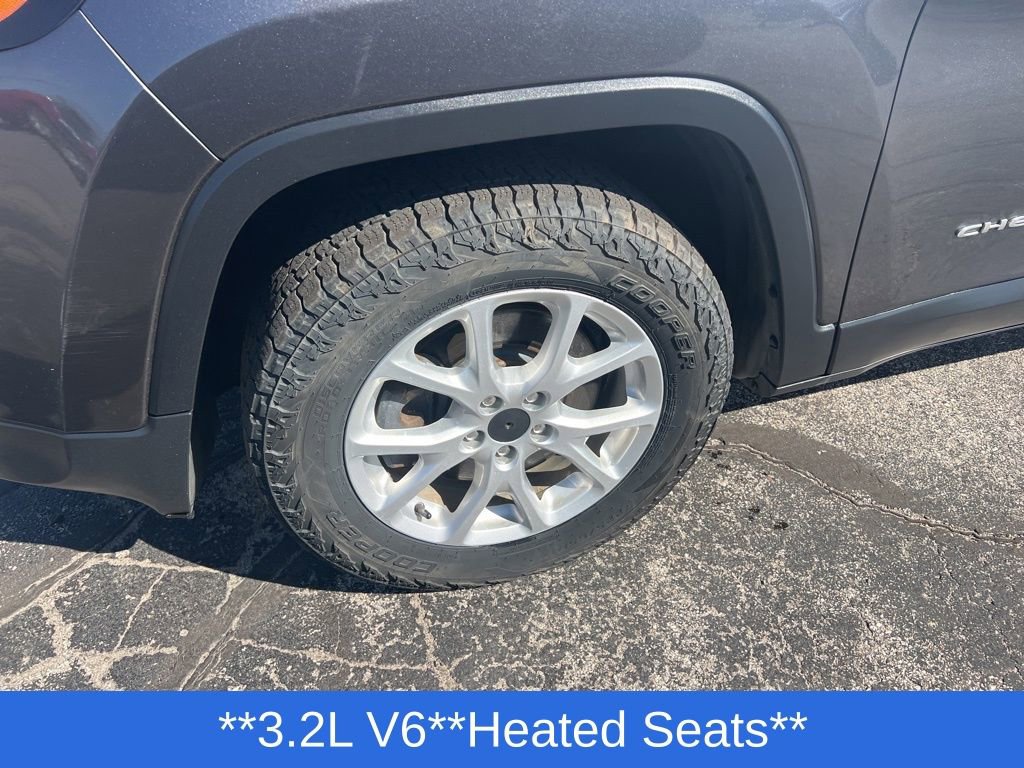 Used 2016 Jeep Cherokee Latitude w/ Cold Weather Group image 31