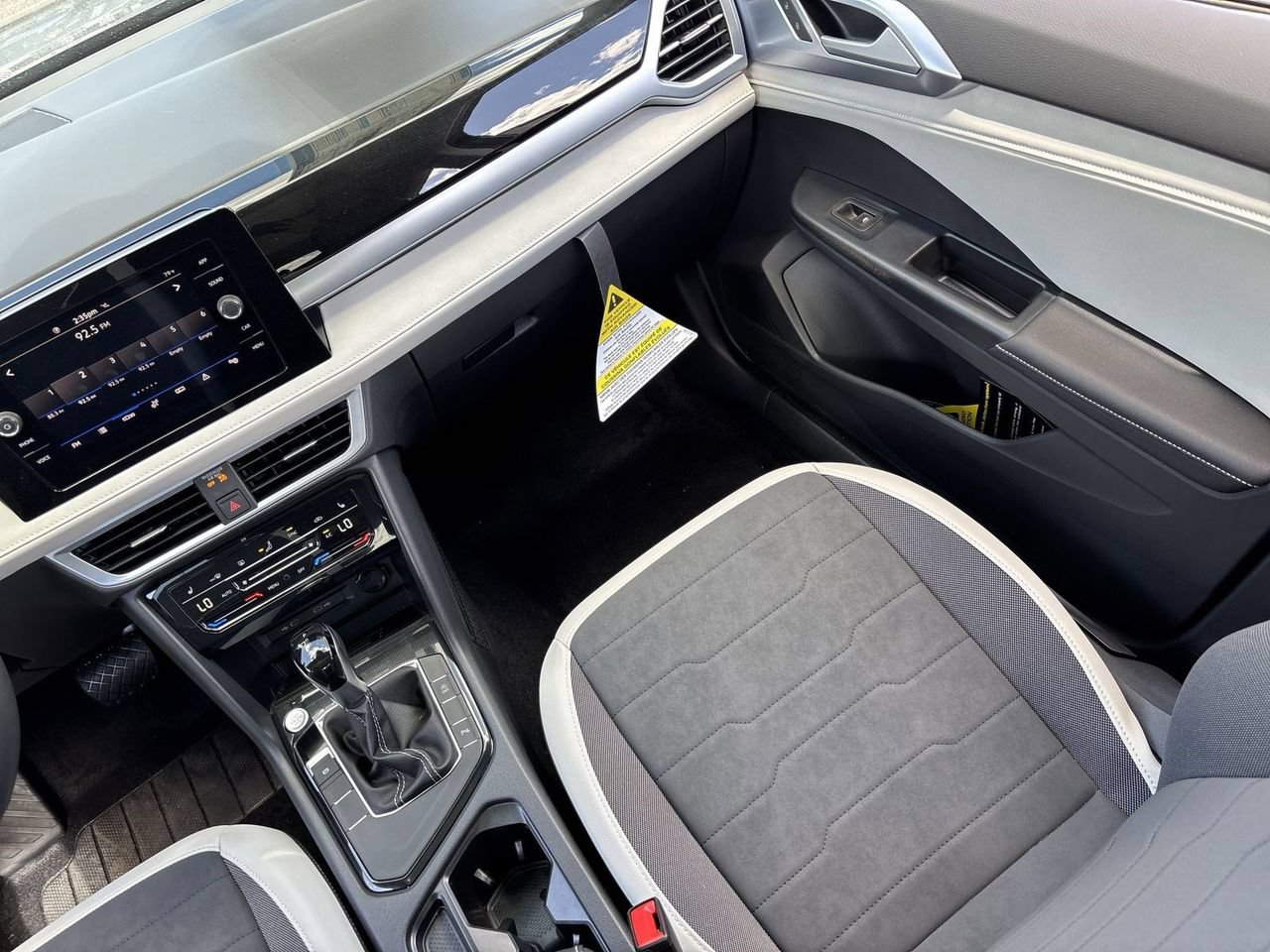 New 2026 Volkswagen Taos SE FWD image 12