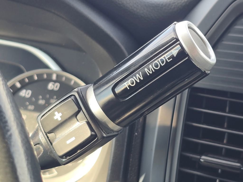 Used 2024 Nissan Titan SV w/ SV Convenience Package image 23