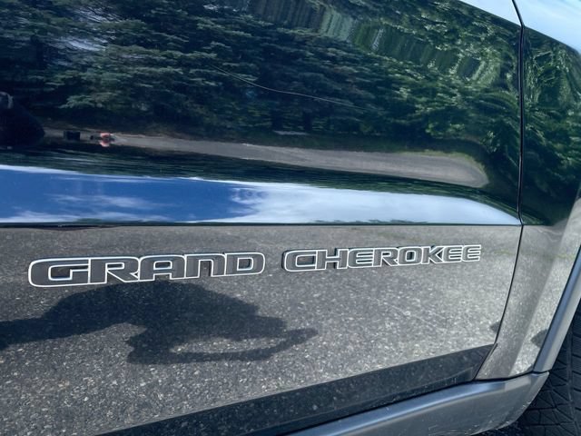 Used 2020 Jeep Grand Cherokee Laredo w/ All-Weather Capability Group AWD/4WD image 36