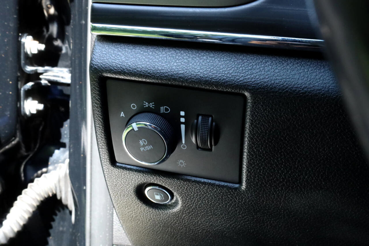 Used 2021 Jeep Grand Cherokee Limited image 34