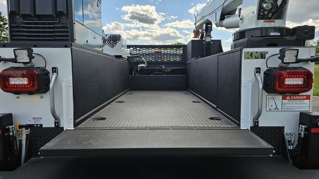 New 2025 Ford F550 4x4 Regular Cab Super Duty image 14