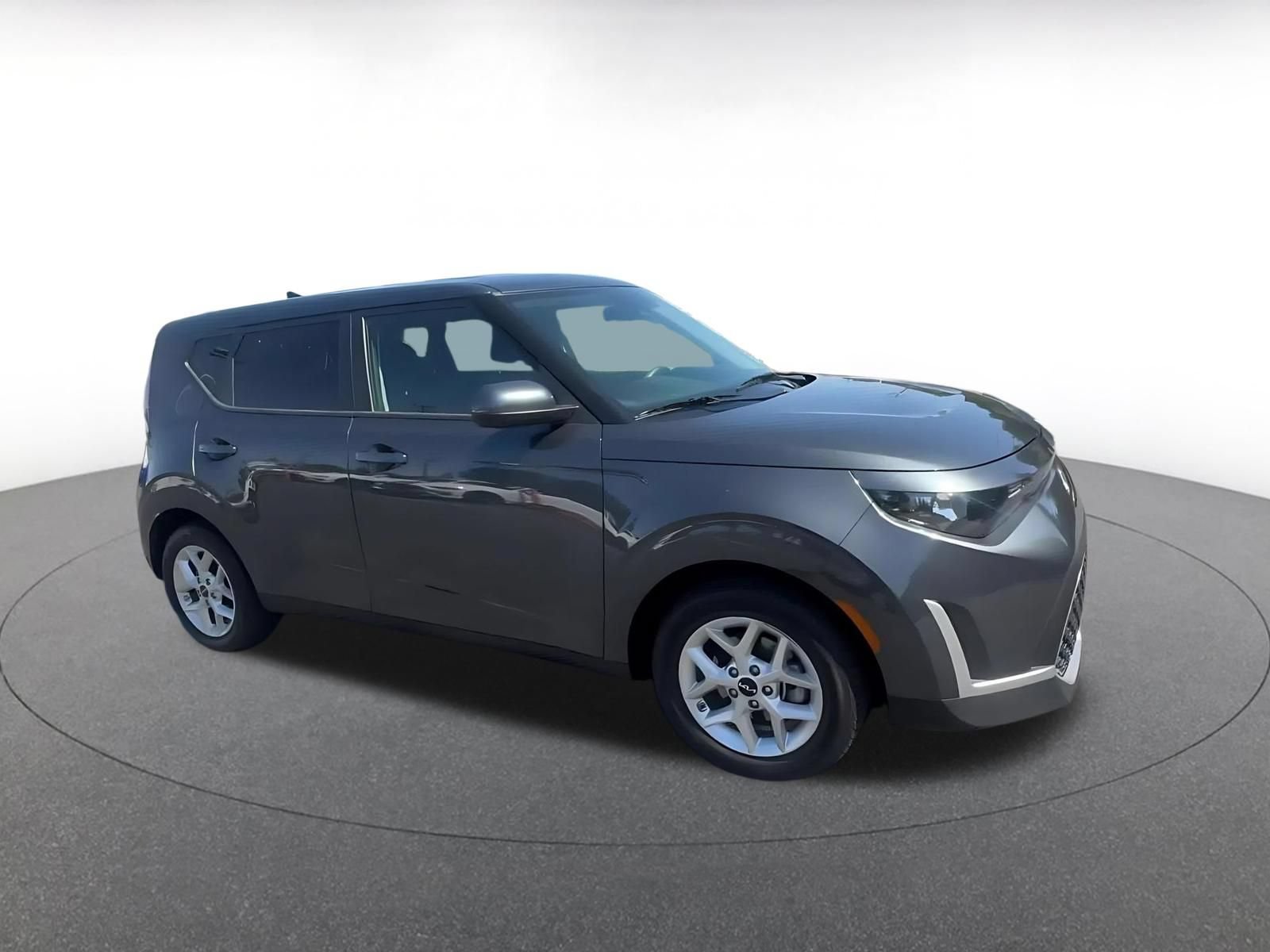 Used 2025 Kia Soul LX w/ LX Technology Package FWD image 2