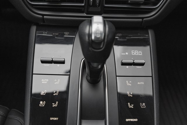 Used 2024 Porsche Macan w/ Premium Plus Package image 20