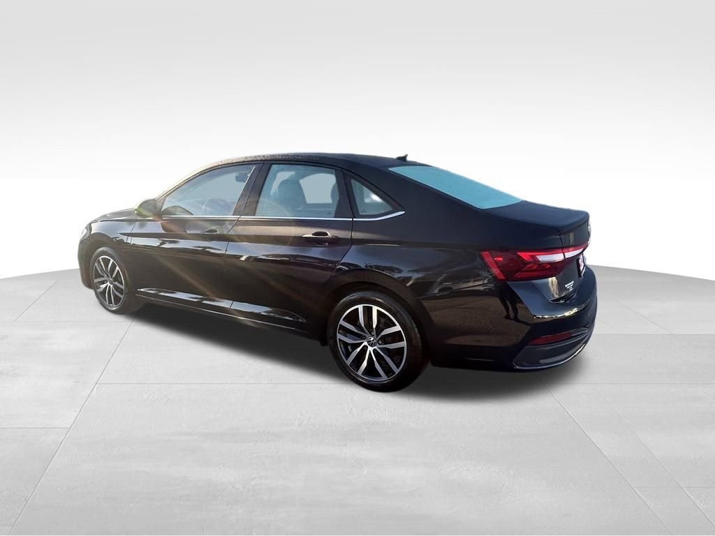 Used 2025 Volkswagen Jetta SE image 6