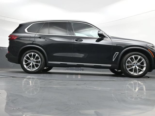 Used 2022 BMW X5 xDrive40i w/ Premium Package AWD/4WD image 30
