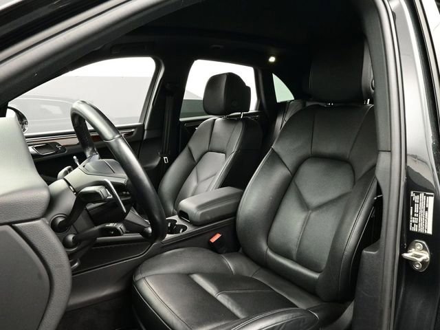 Certified 2023 Porsche Macan S image 5