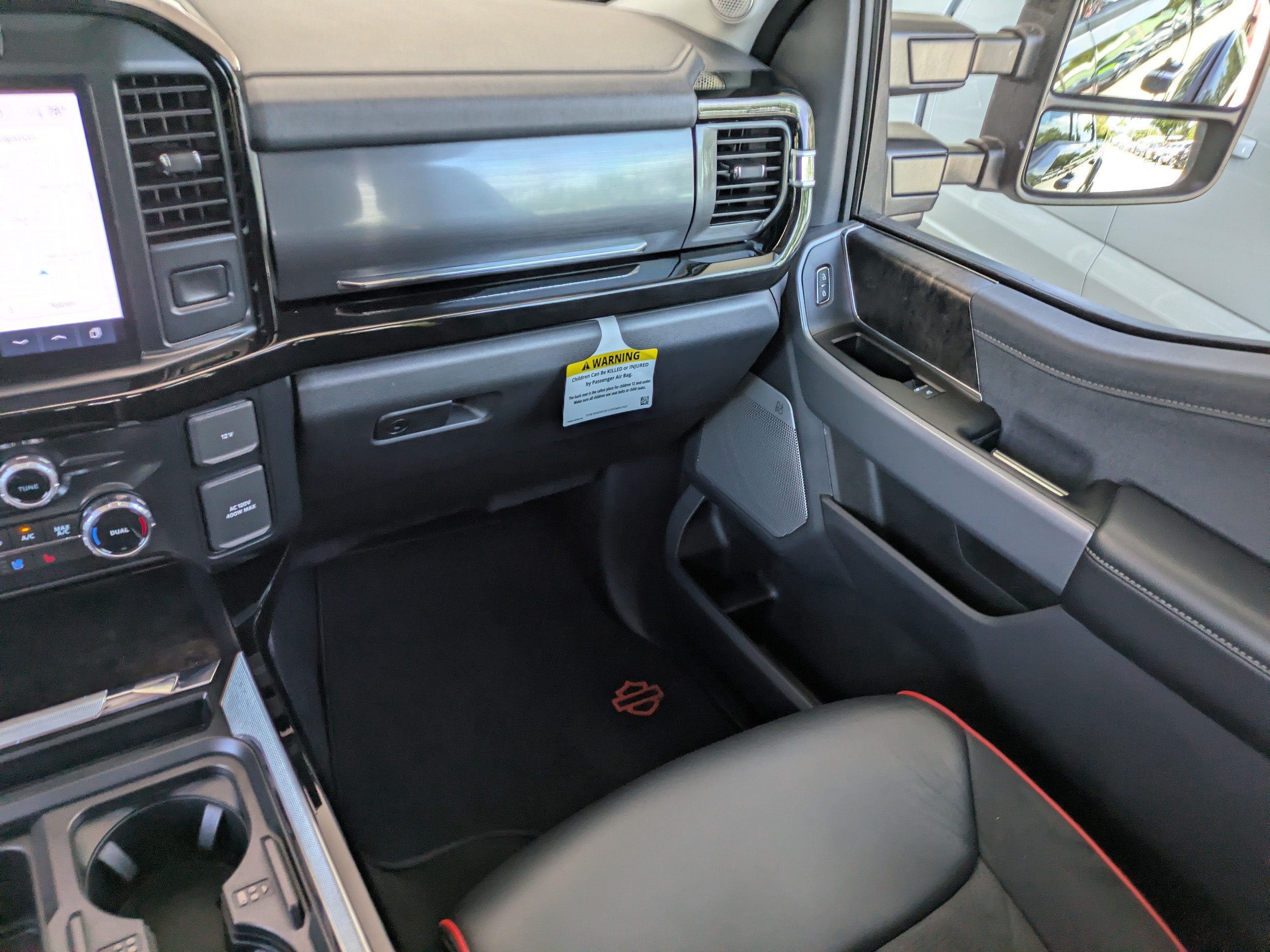 Used 2024 Ford F250 Lariat w/ Lariat Ultimate Package AWD/4WD image 22