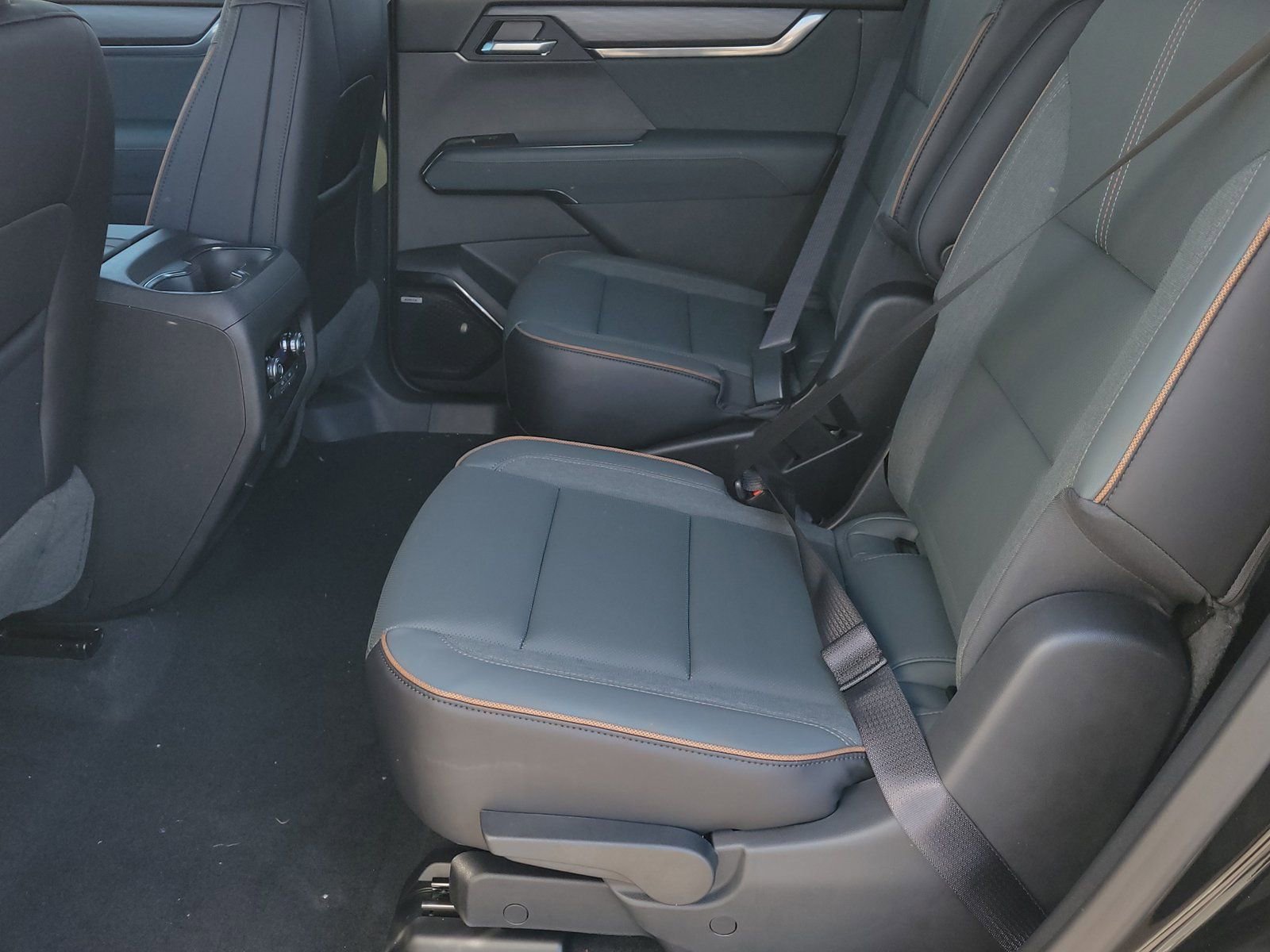 New 2026 GMC Acadia AT4 w/ Luxury Package image 7