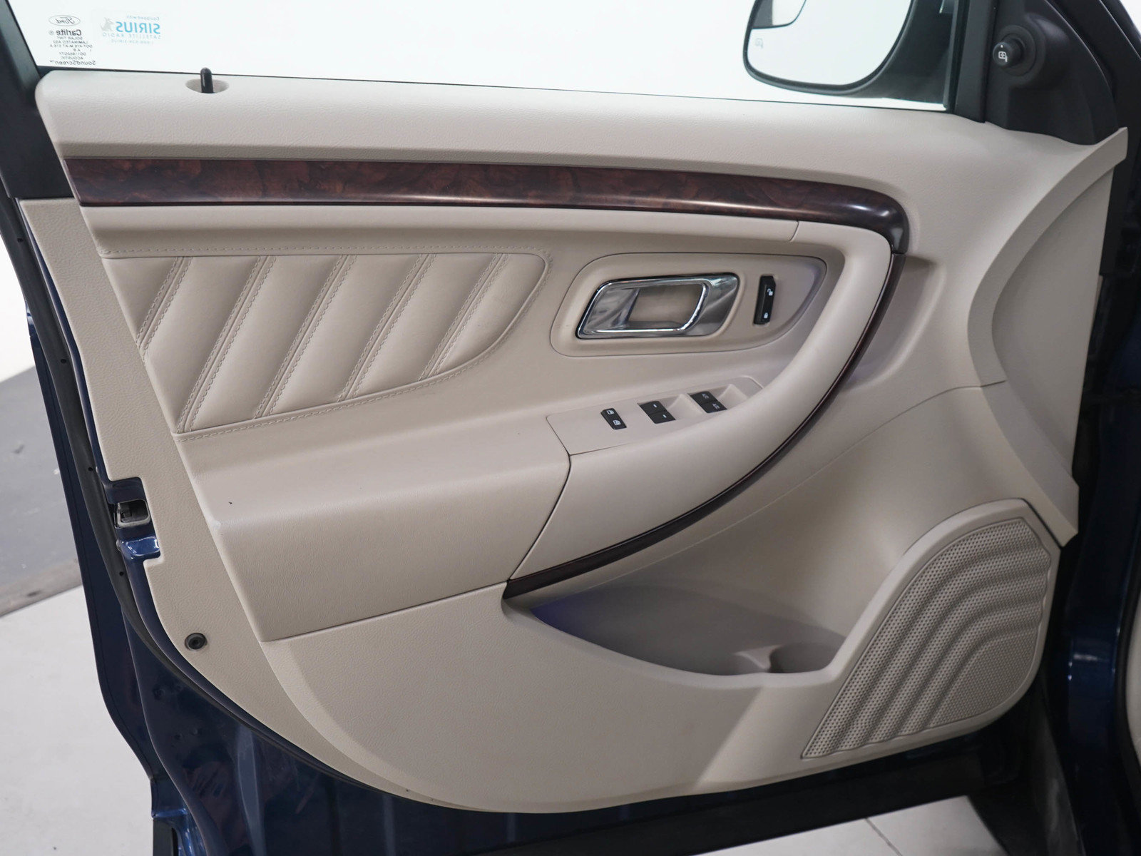 Used 2012 Ford Taurus Limited FWD image 20
